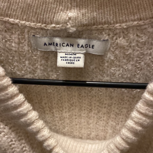 American Eagle Sweater, looks great with leggings! - Picture 2 of 3